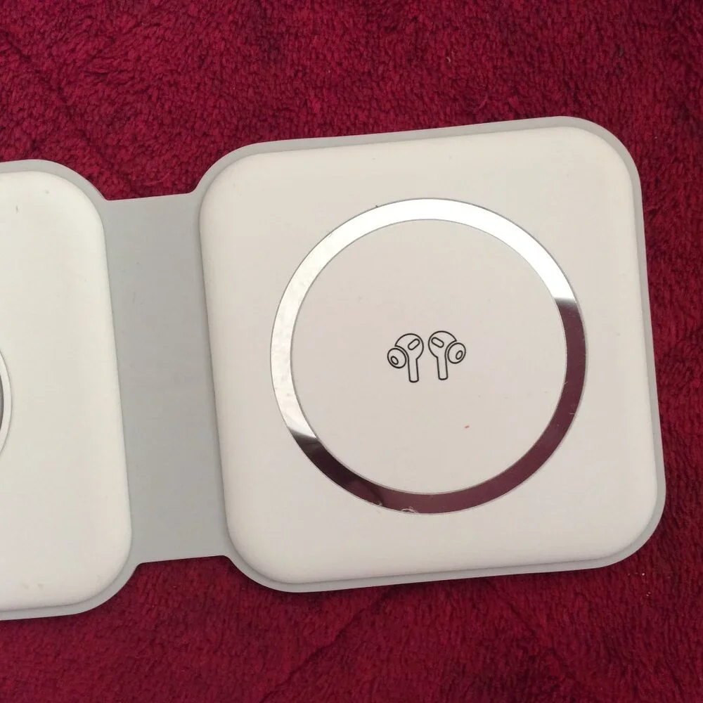 UCOMX Nano 3-N-1 Wireless Charger for Apple Devices
